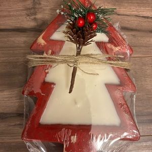 Handmade rustic style doughbowl candle.